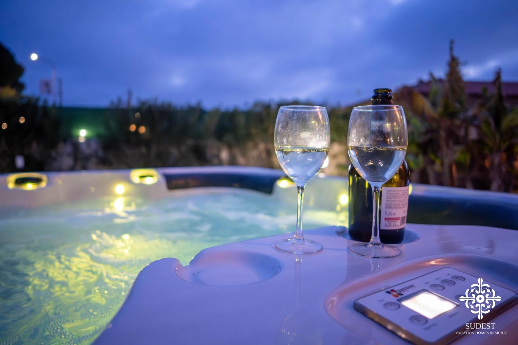 Villa Seaside - Retreat With Jacuzzi *