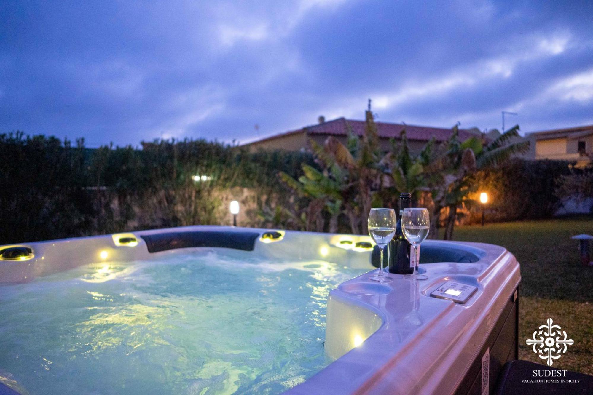 Seaside - Retreat With Jacuzzi *