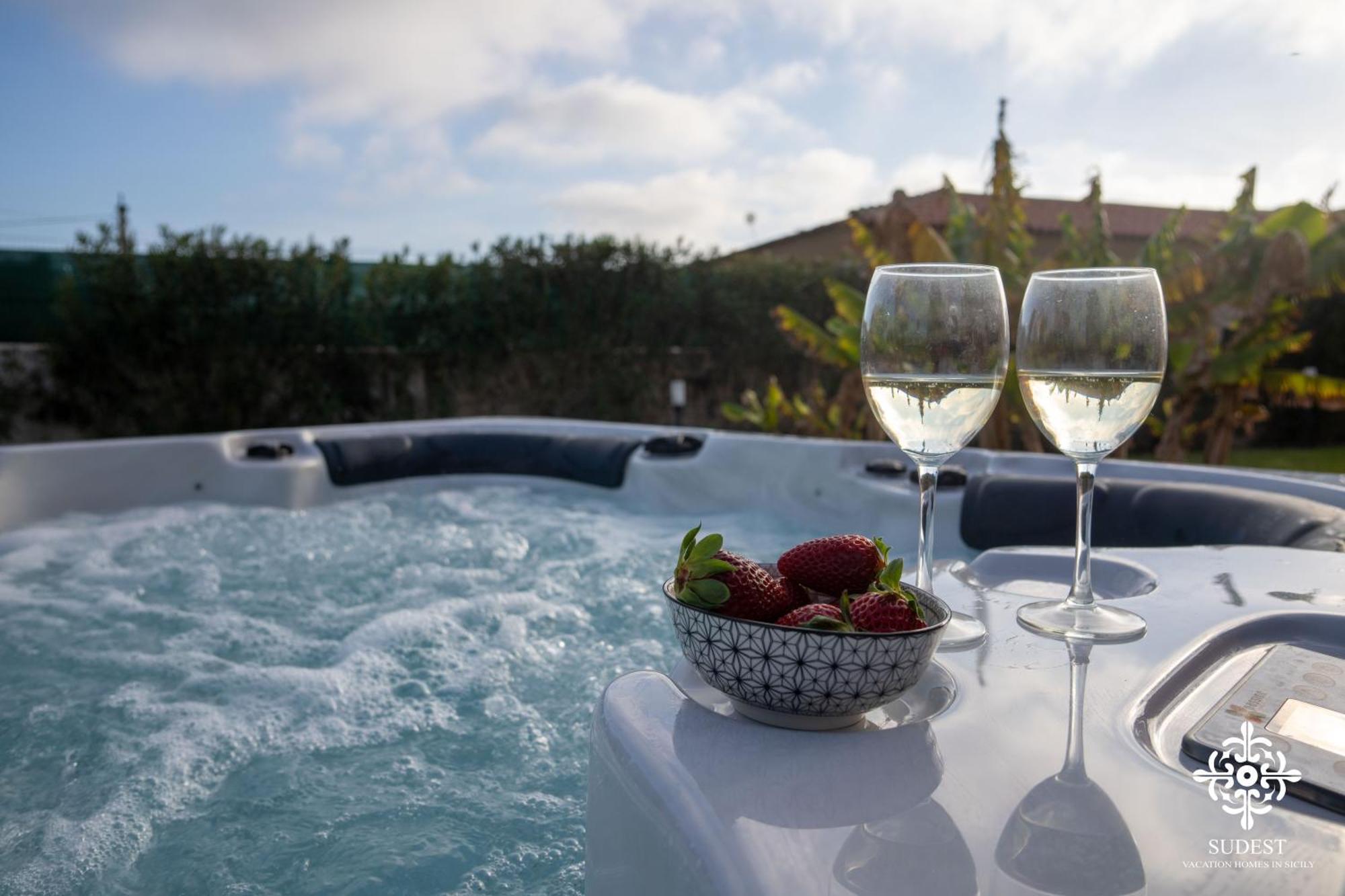 Seaside - Retreat With Jacuzzi